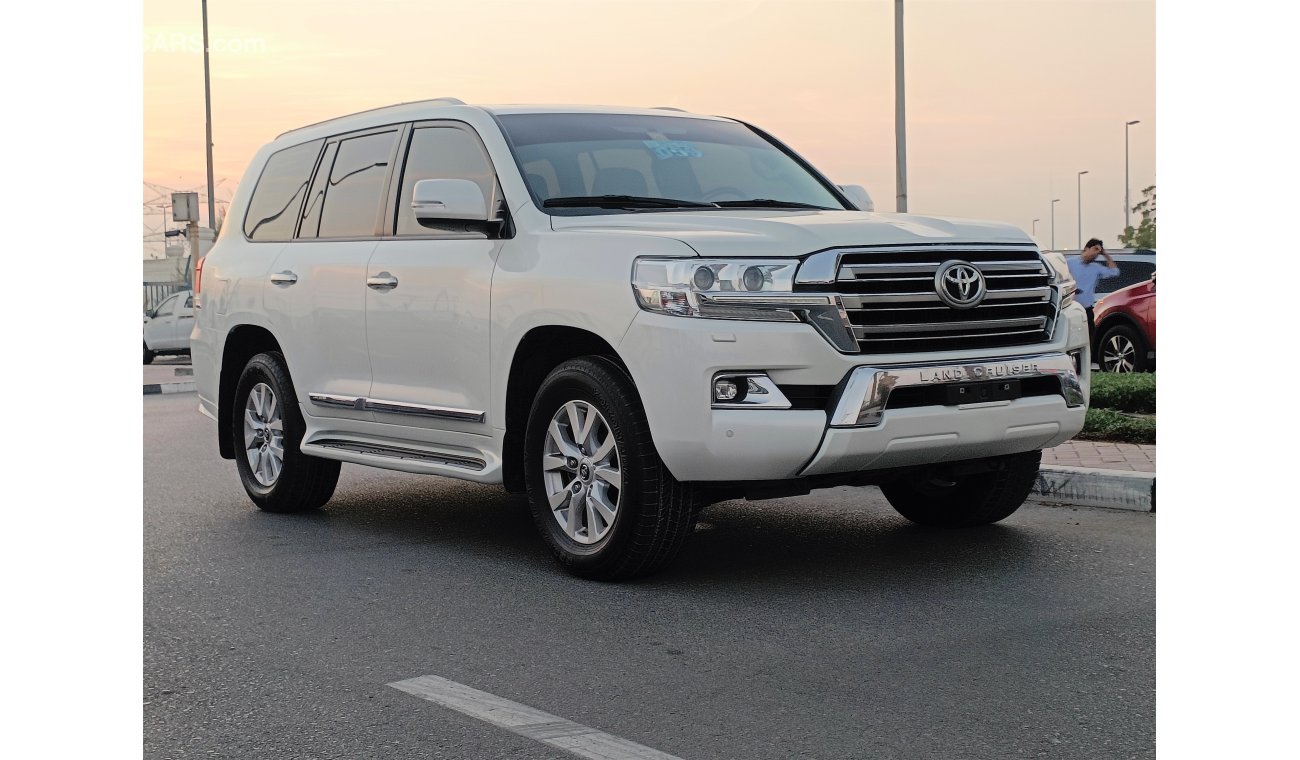 Toyota Land Cruiser GXR, 4.0L V6 Petrol / Driver Power Seat / Leather Seats / Sunroof (LOT #43881)