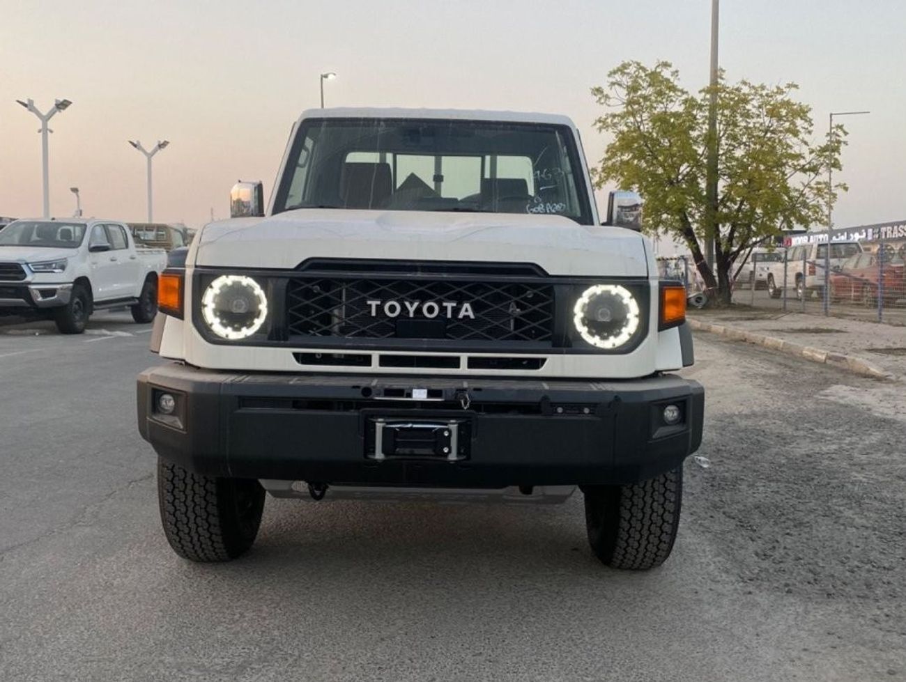 Toyota Land Cruiser Pick Up 4.0L M/T Full Option