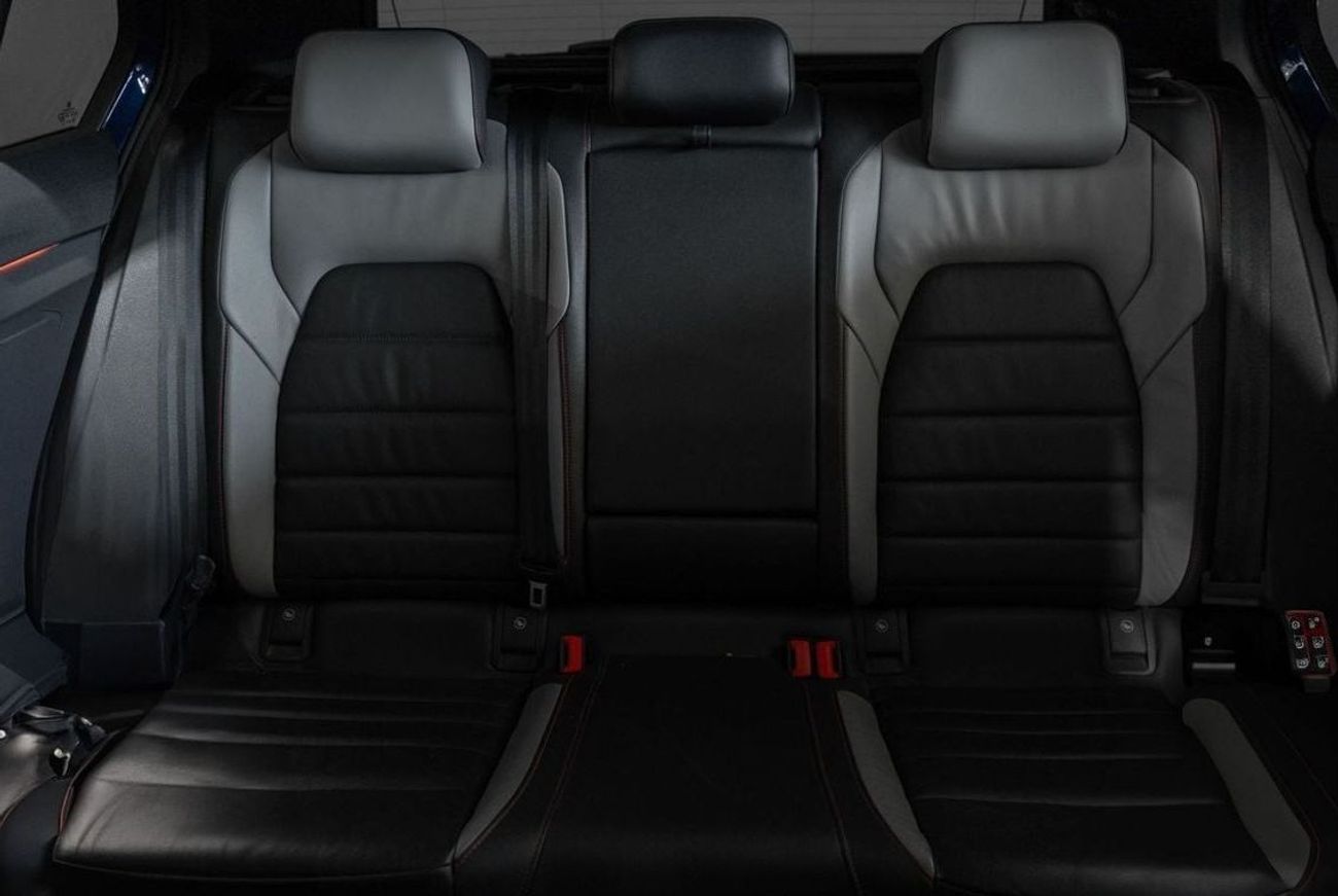 فولكس واجن جولف GTI SEL 2.0T GTI P2 MID