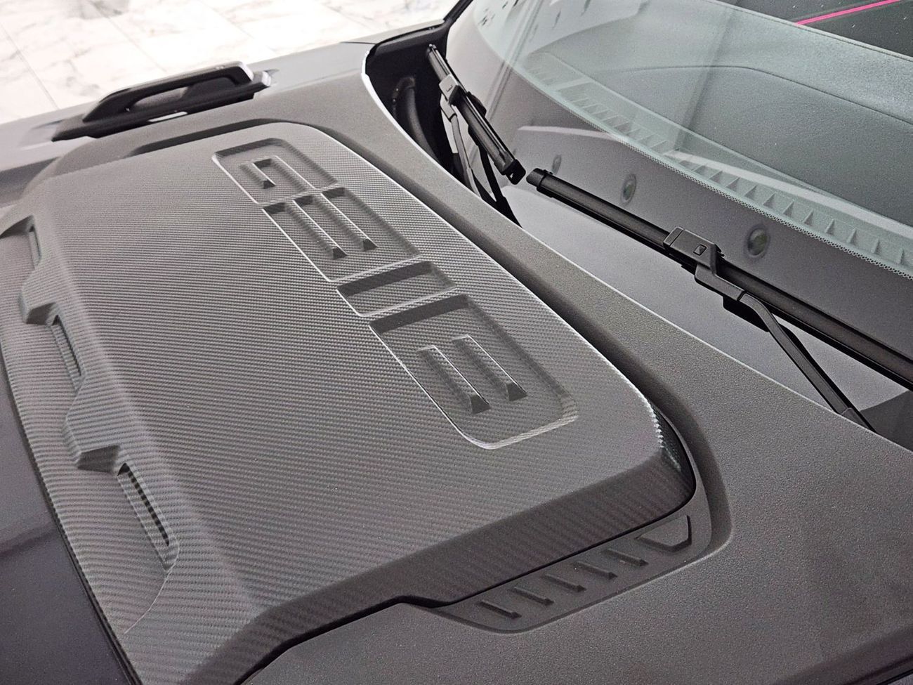 تشنجان ديبال جي 318 FULL OPTION - 424 HORSEPOWER - 0-100 IN 6.3 S - 1200 KM RANGE