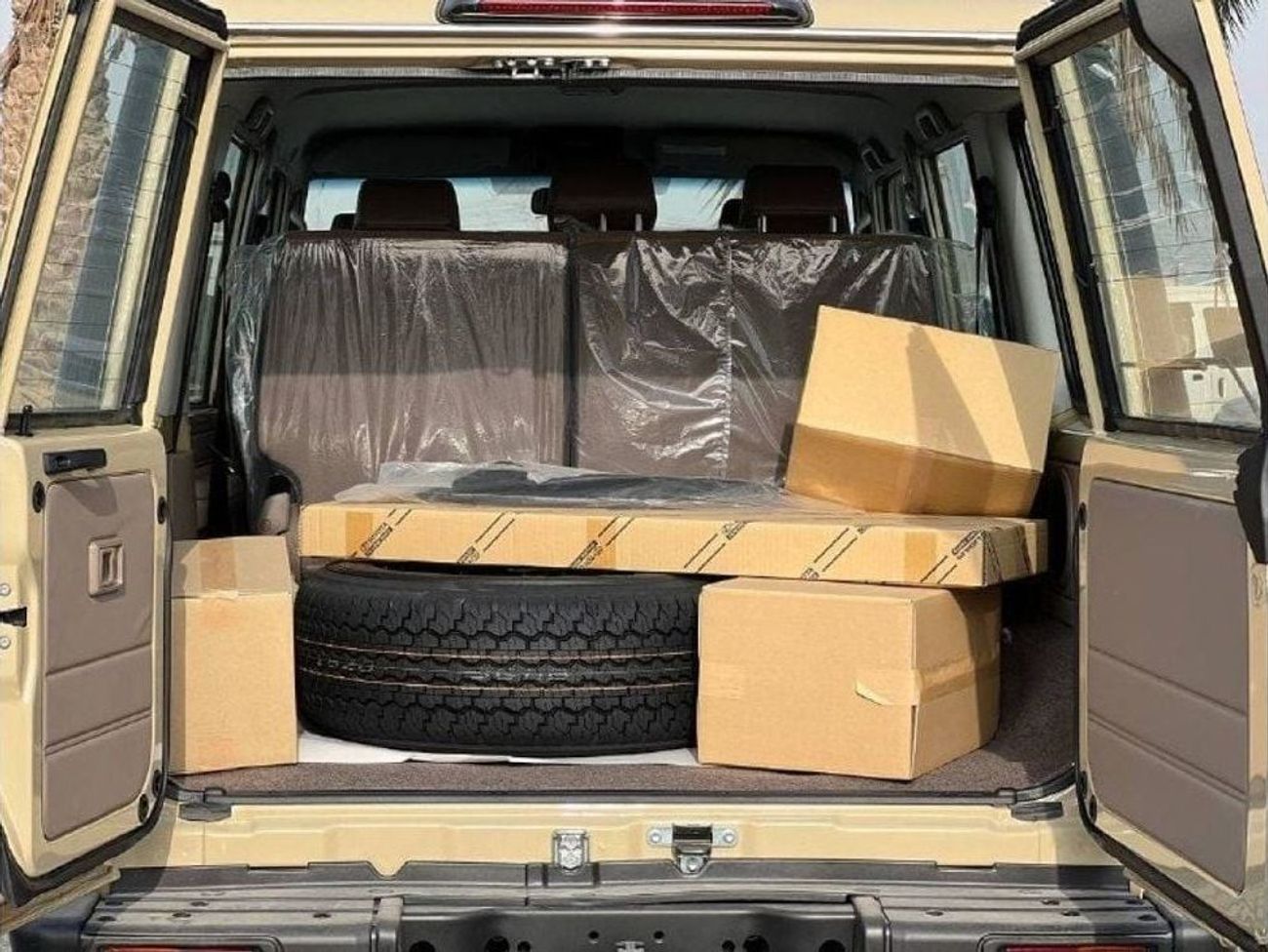 تويوتا لاند كروزر 70 LC76 4.0L PTR M/T // 2024 // HIGH OPTION WITH DVD & BACK CAMERA , POWER WINDOWS , COOL BOX // SPECIA