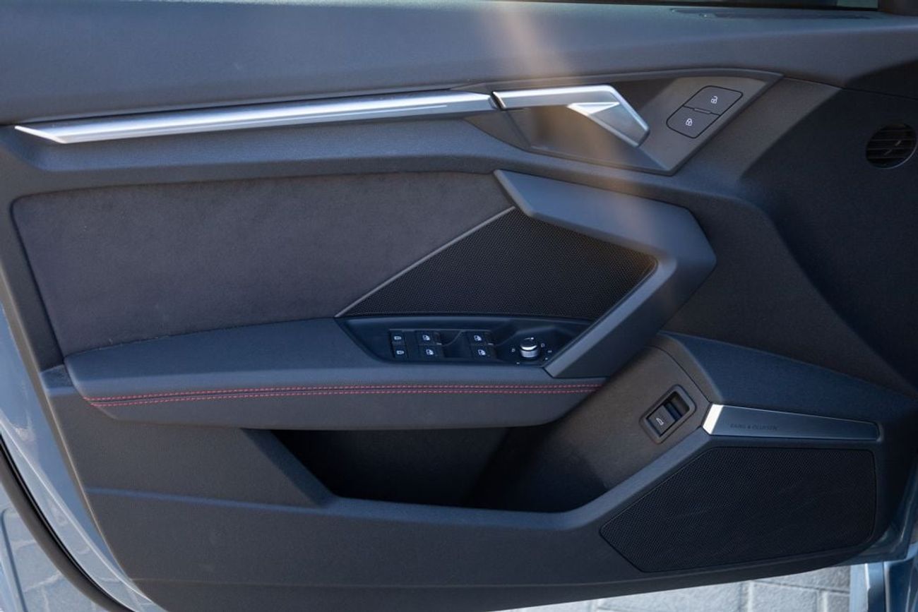 أودي RS3 TFSI quattro 2.5L Sportback