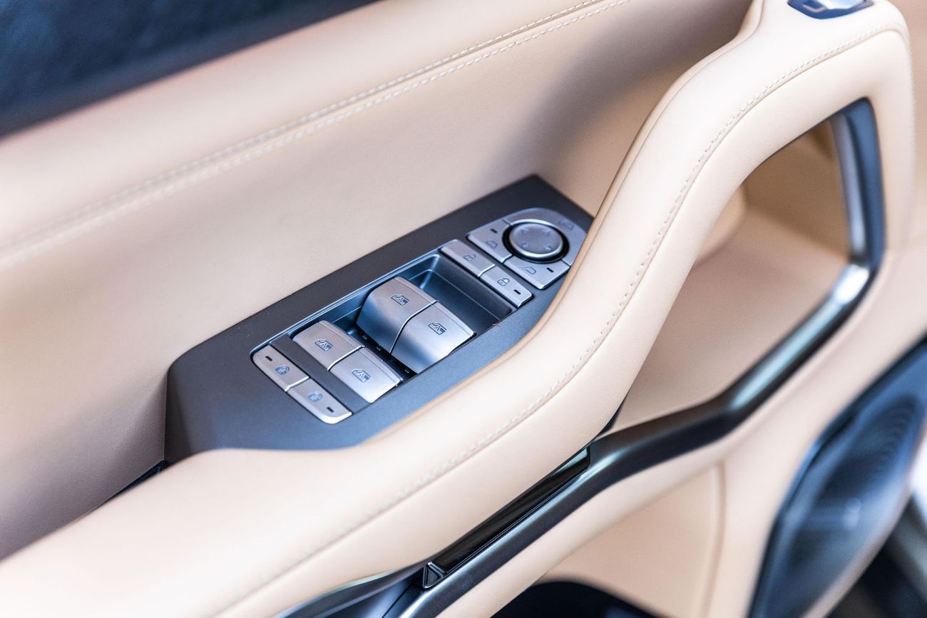 بي واي دي ليوبارد 8 Smart and Brave Flagship Edition (7 Seats)