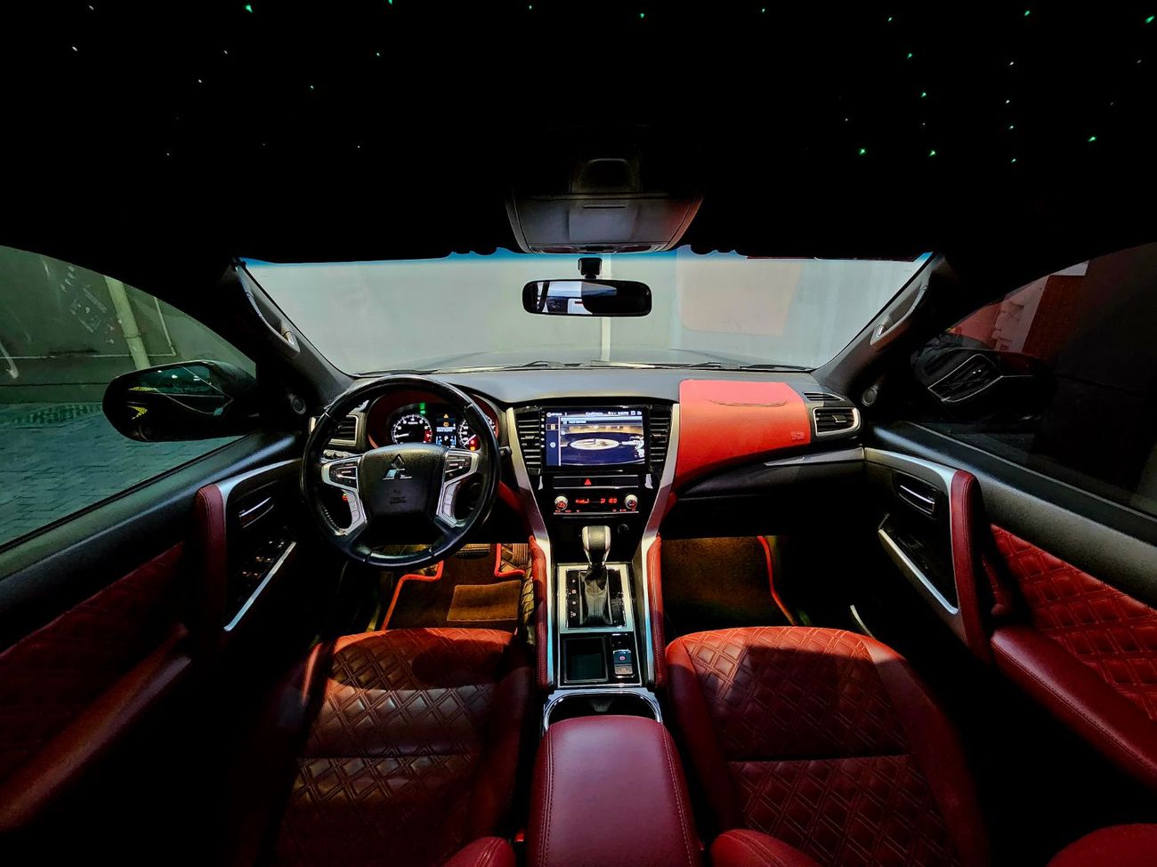 ميتسوبيشي مونتيرو سبورت SIGNATURE EDITION/ STAR LIGHTING/ RED INTERIOR/ LOW MILEAGE