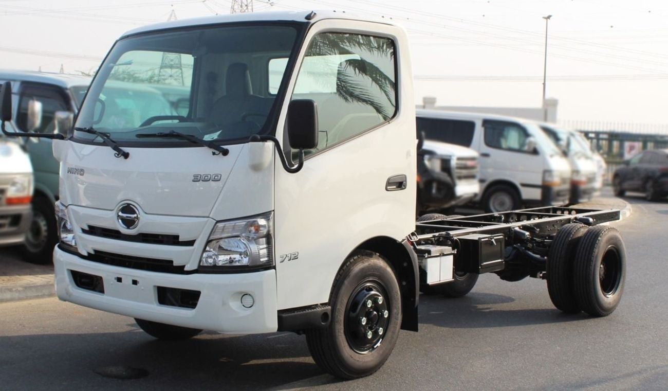 Hino 300 XZU 710L 6.5 TON 300S Wide cab 4X2