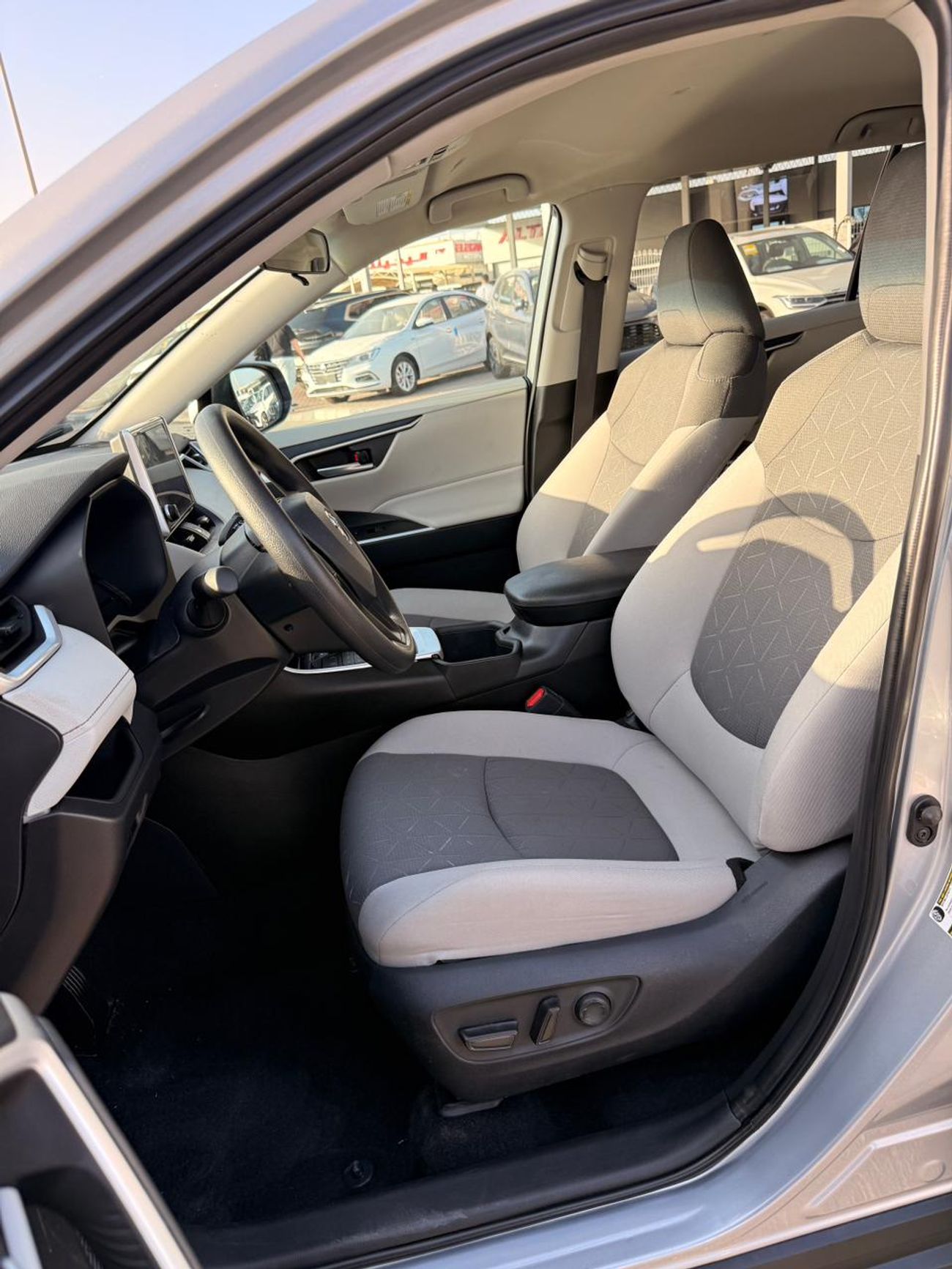 تويوتا راف ٤ XLE 4X4 Full option 2025