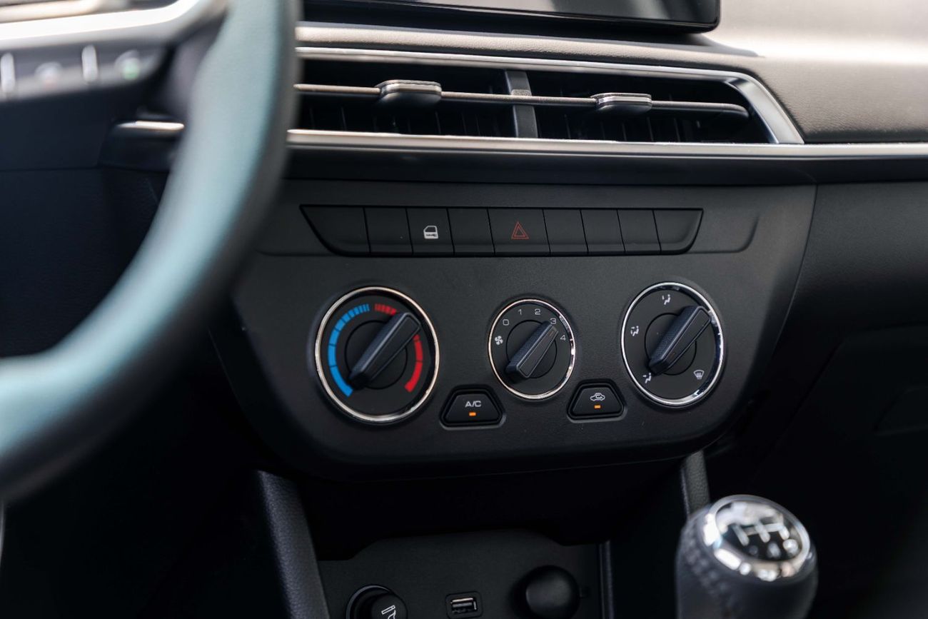 جريت وول وينغل 2026 Greatwall Wingle 7 4X2 Standard 2.4L - Manual - Titanium White Inside Black | Export Price