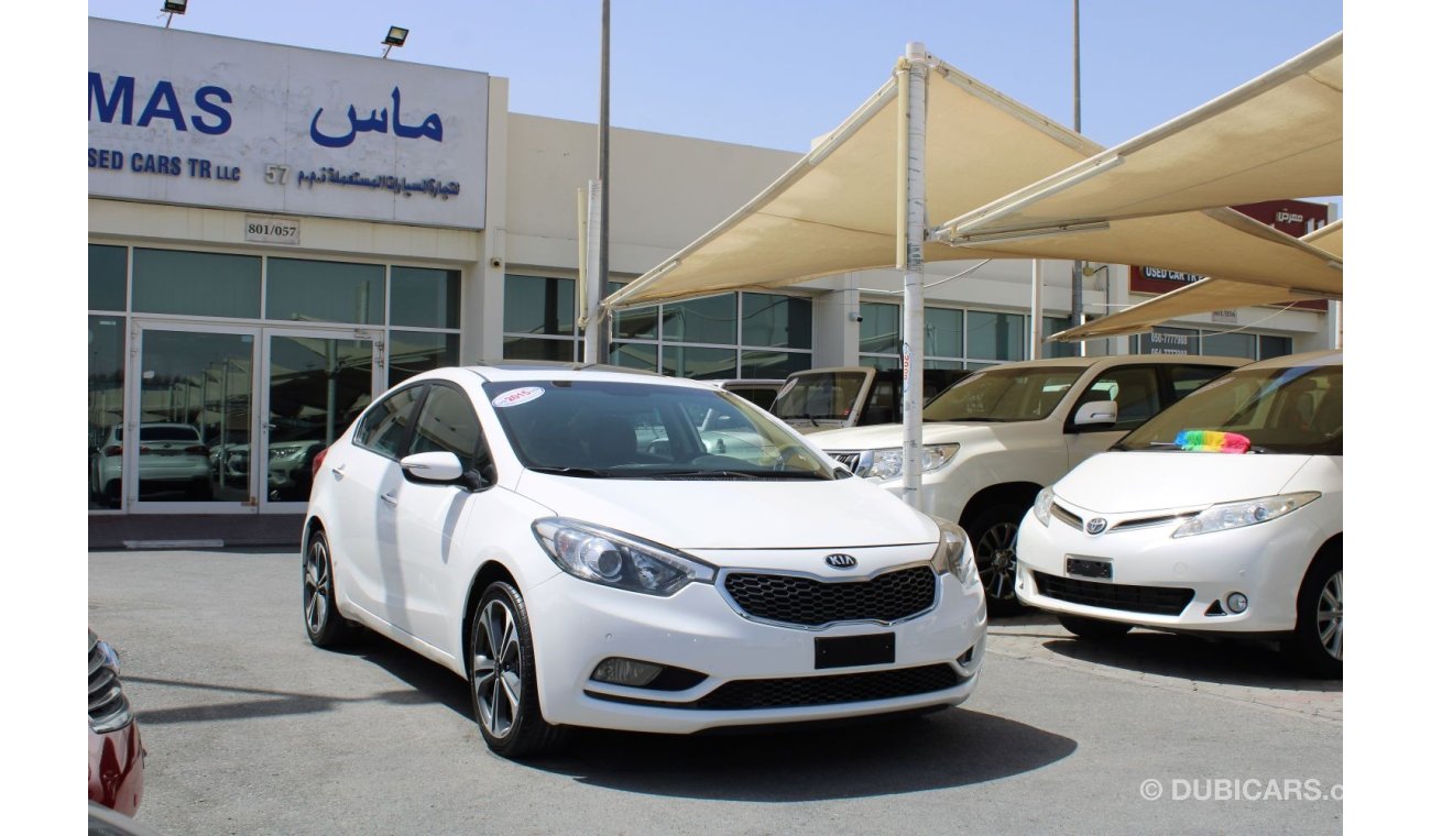 Kia Cerato LX 2000 CC - FULL OPTION - GCC - ACCIDENTS FREE - CAR IS IN PERFECT CONDITION INSIDE OUT