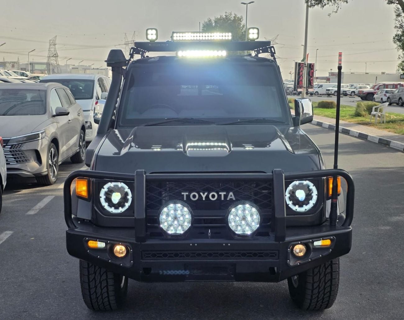 تويوتا لاند كروزر بيك آب TOYOTA LAND CRUISER PICKUP YEAR 2022 FACE LIFTED TO 2024 MODEL DIESEL 4.5 LITER ,RIGHT HAND DRIVE ,M