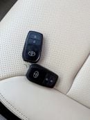 تويوتا لاند كروزر VXR 2023 GCC Specs Interior and Exterior Excellent Condition