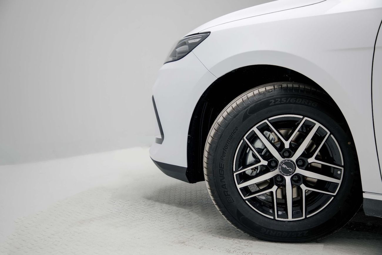 BYD Seal 05 DM-i ID Luxury 1.5L- White Inside Grey | Export Only