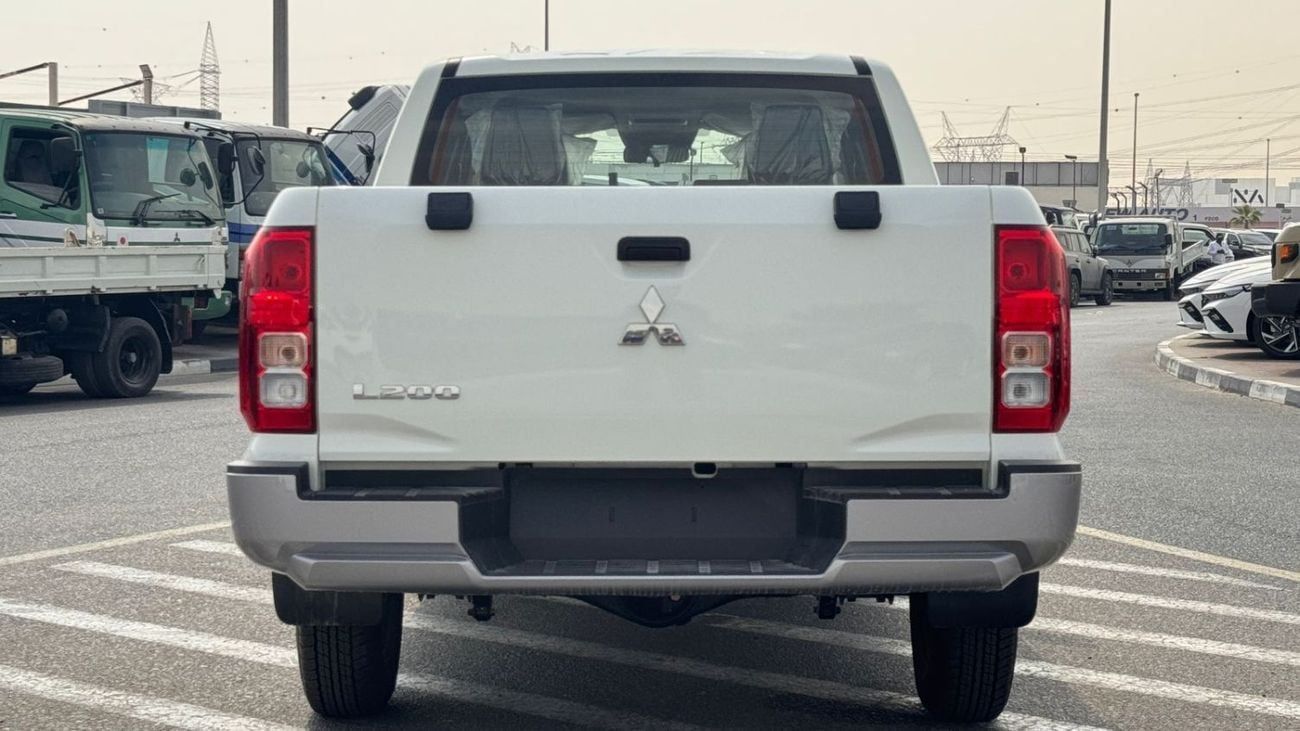 Mitsubishi L200 2.4L DIESEL DCABIN 4x4 5 MT MID-LINE