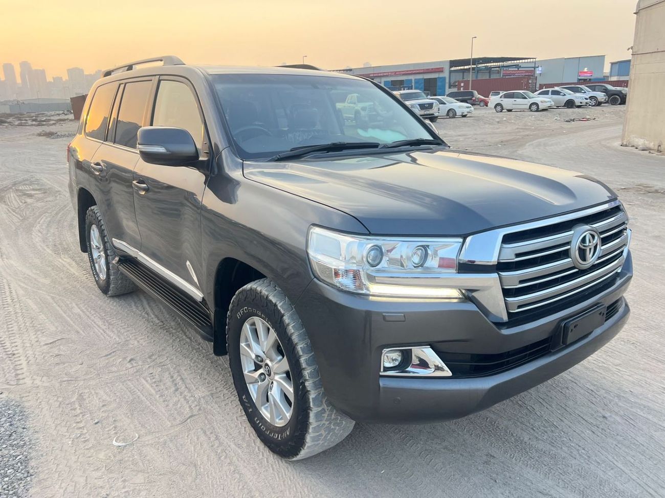 Toyota Land Cruiser DIESEL 4.5 LITER GREY COLOR RIGHT HAND DRIVE 2018 MODEL ONLY FOR EXPORT