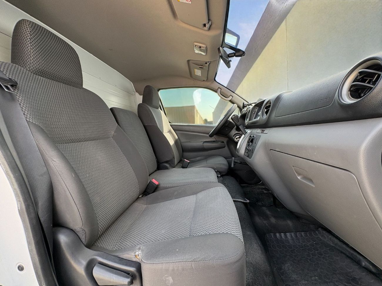 Nissan Urvan 3-Seater Automatic (5-Door)