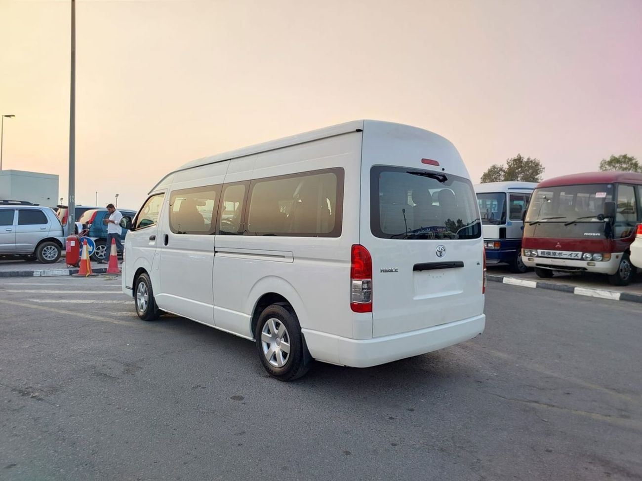 Toyota Hiace TOYOTA HIACE COMMUTER VAN RHD 2016 MODEL 3.0 L DIESEL AUTOMATIC(PM28060)