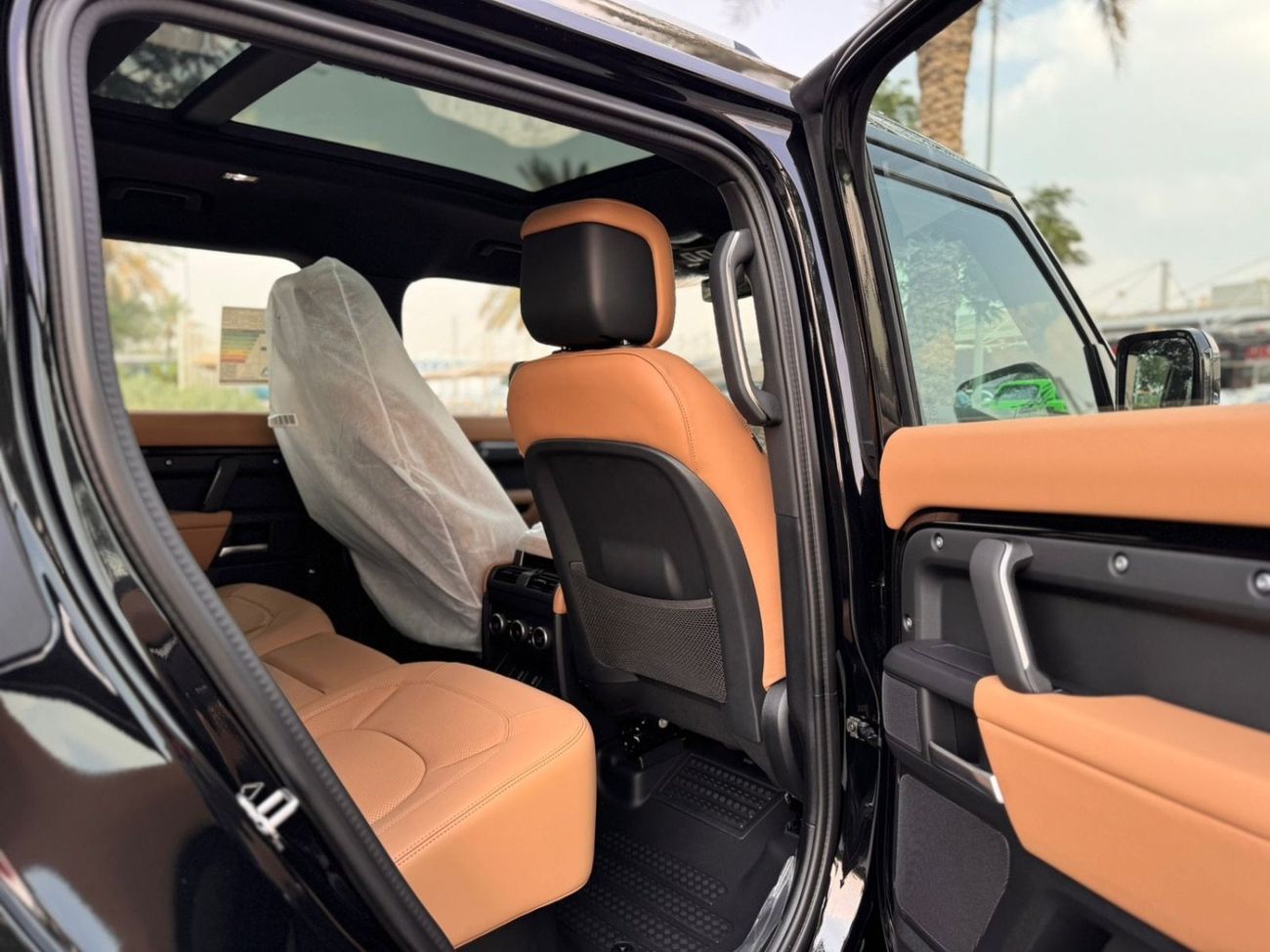 لاند روفر ديفندر X DAYNAMIC HSE P400 2026