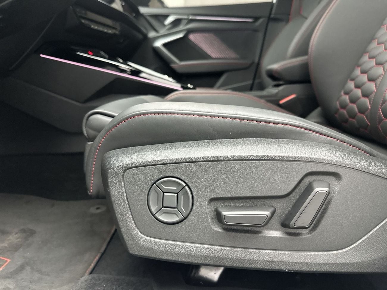 Audi RS3 TFSI quattro 2.5L Sedan 400hp (Ref# 06085)