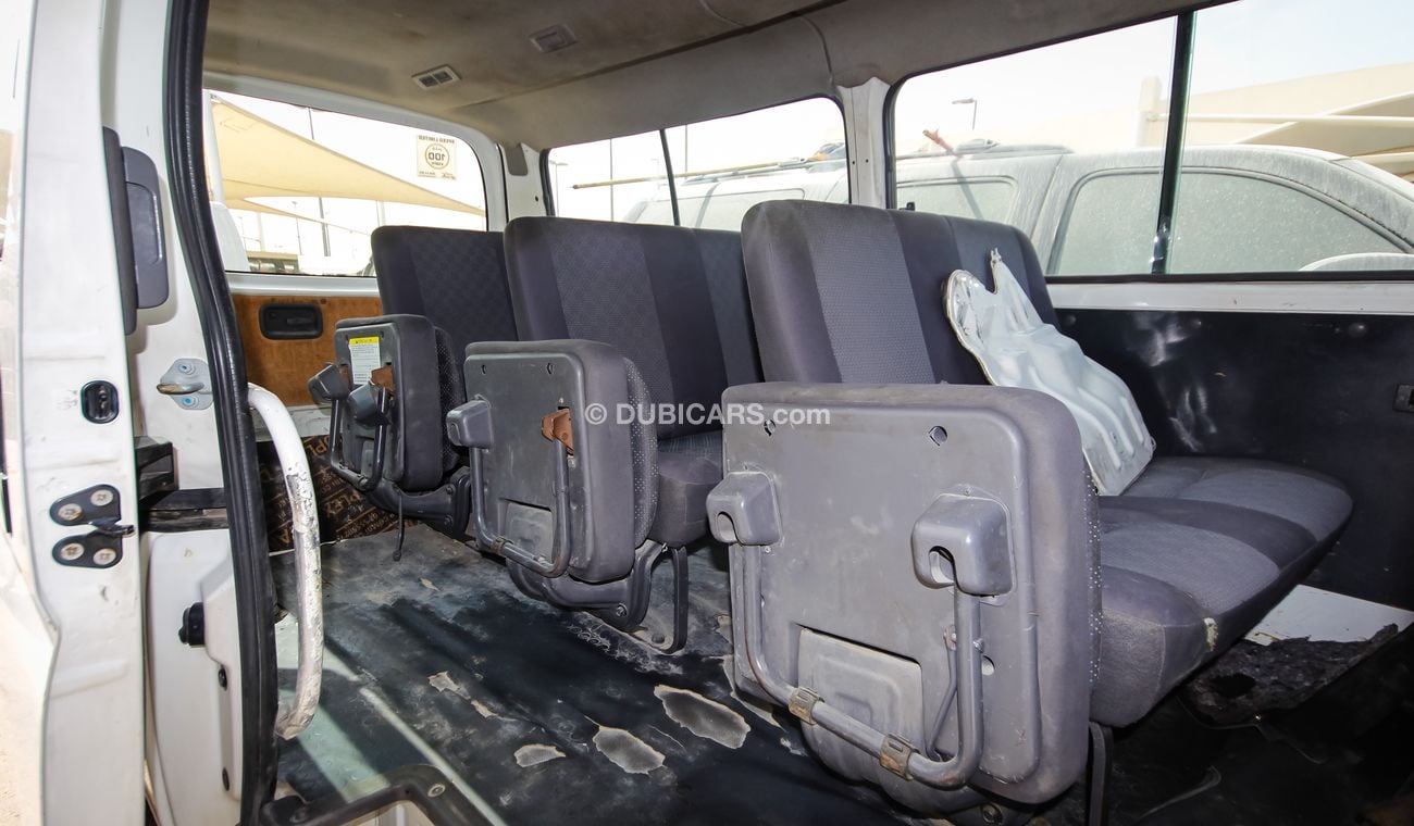 نيسان أورفان