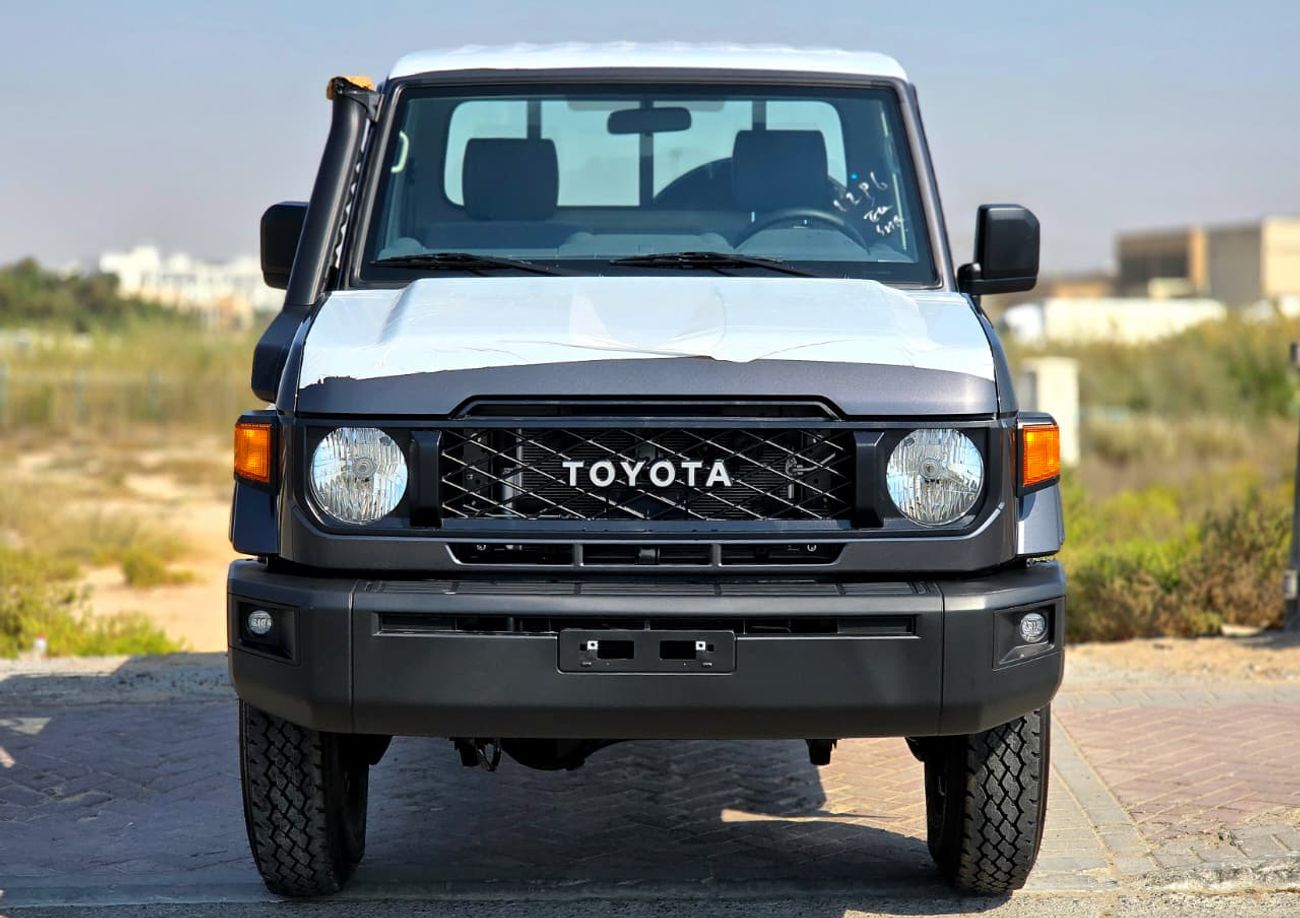 Toyota Land Cruiser 70 TOYOTA LC79 SINGLE CABIN PETROL 4.0 - AT - STD - E - DIFF LOCK - 2025 MODEL - GREY INSIDE GREY - GCC