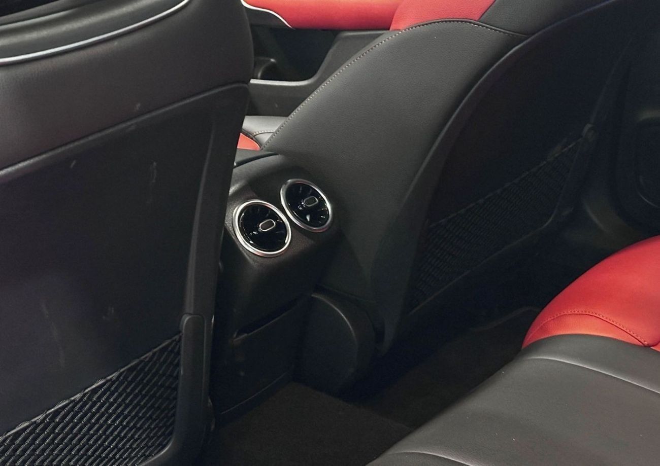 مرسيدس بنز CLA 250 Std 2.0L (221 HP)