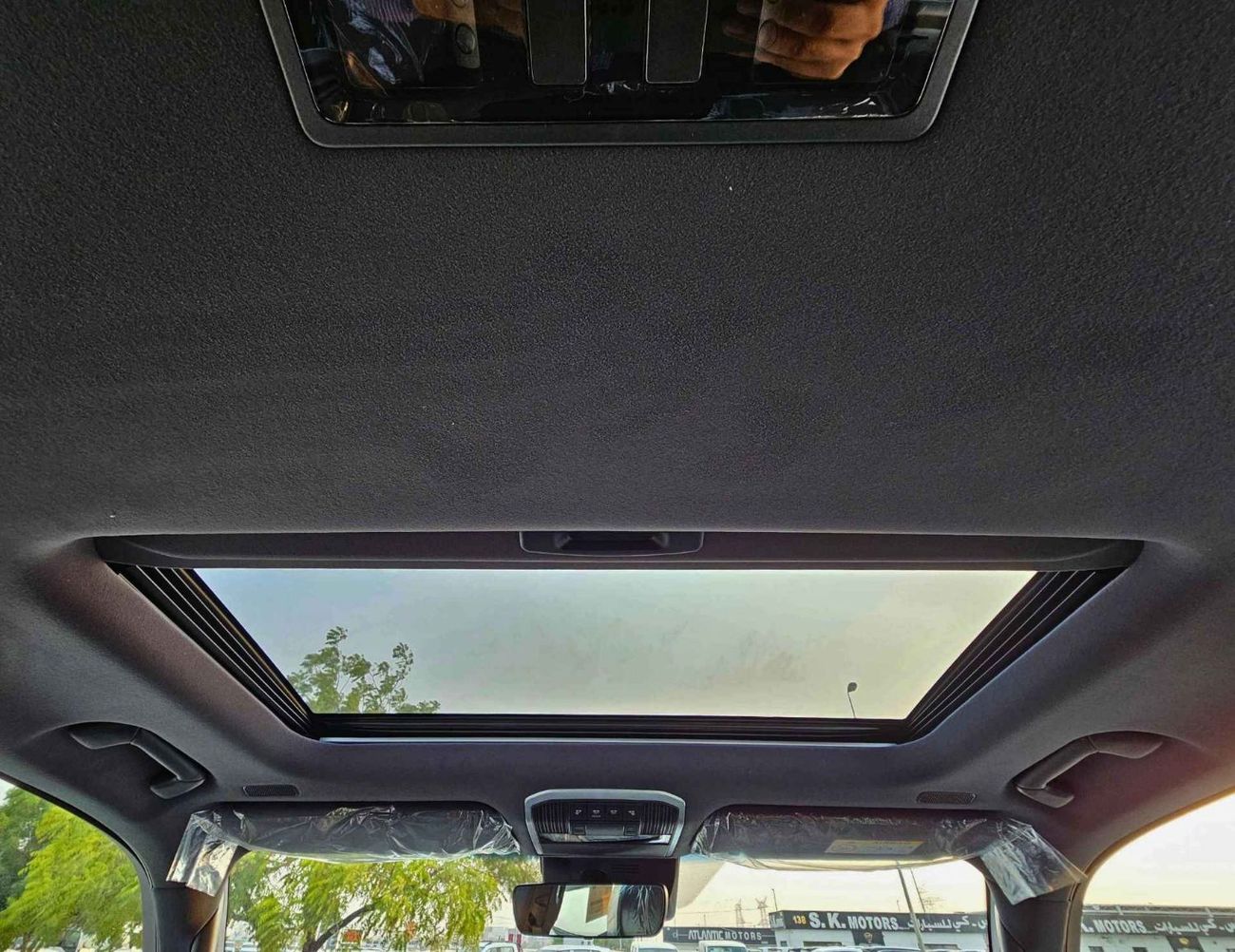 تويوتا لاند كروزر VX LC300/4.0L PETROL/RADAR/MEMORY SEATS/BIG DVD/JBL SPEAKERS/SUNROOF/FULL OPTION (CODE#LC4VXH)