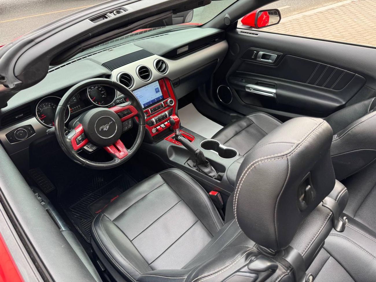 Ford Mustang EcoBoost / 2.3L V4 / BIG SCREEN / RADAR / BLIND SPOTS / REMOTE START / IN PERFECT CONDITION