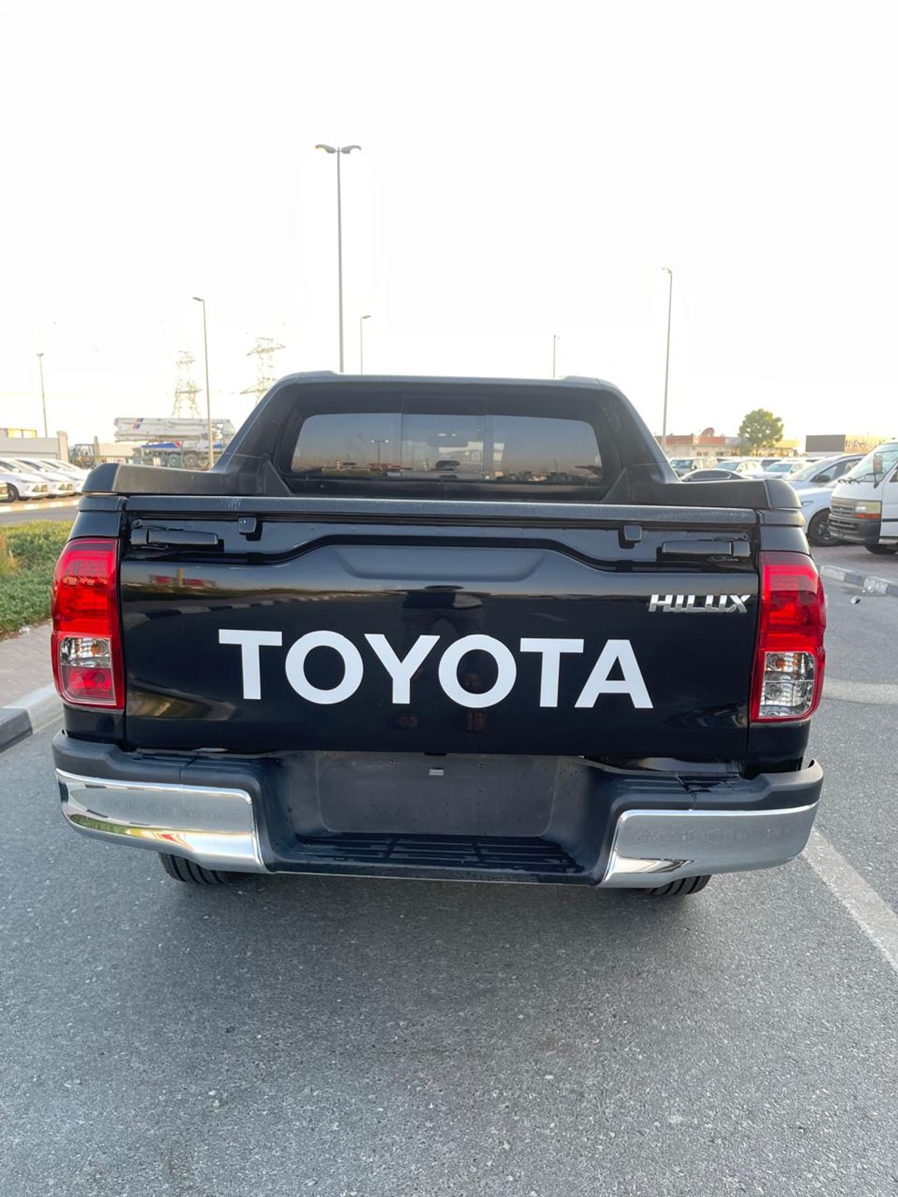 Toyota Hilux GLX PETROL HILUX 2.7L LEFT HAND DRIVE FOR EXPORT ONLY