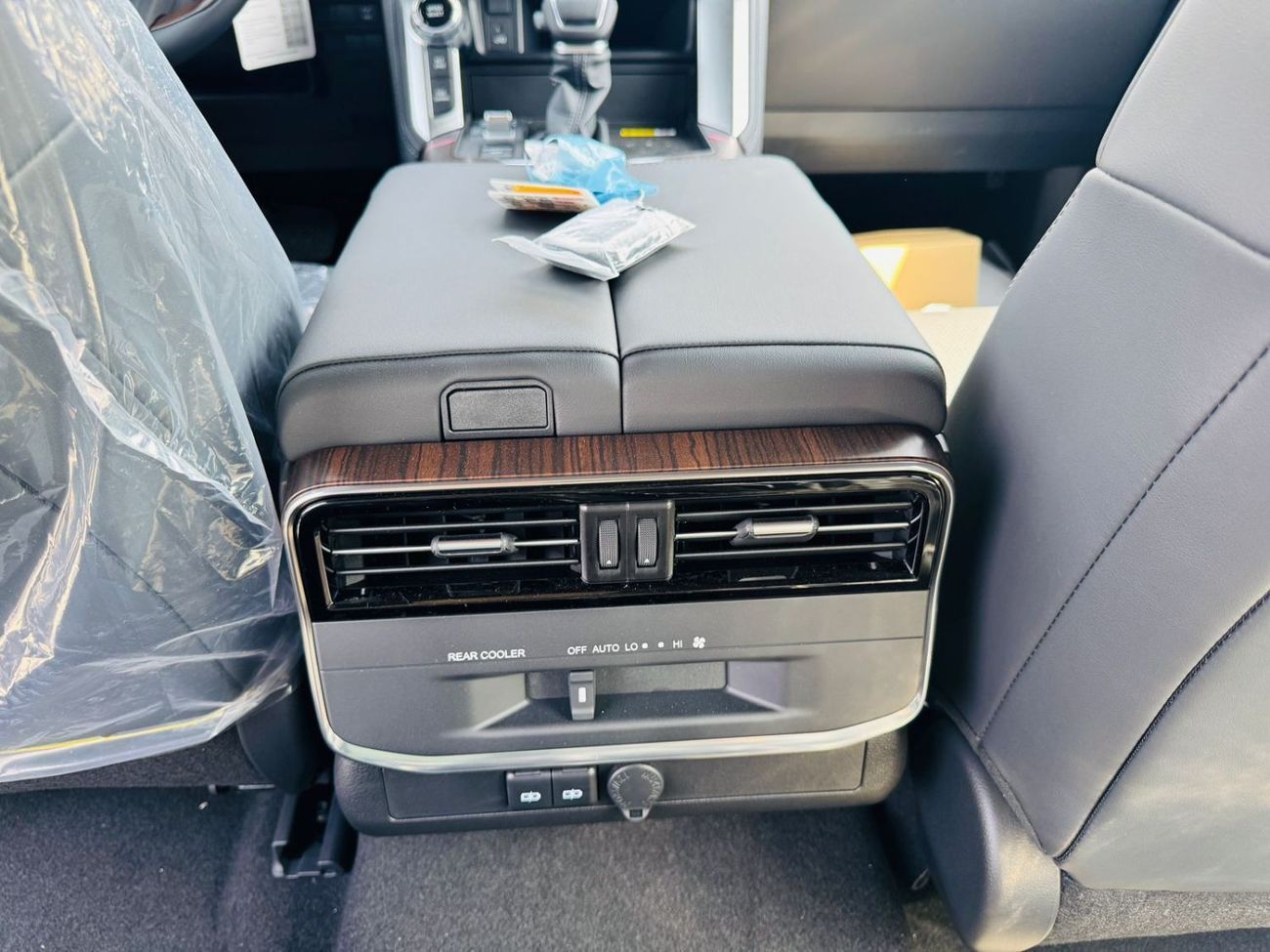 Toyota Land Cruiser TOYOTA LC 300 GXR 4.0L PTR A/T MID/O GCC WHITE 2025