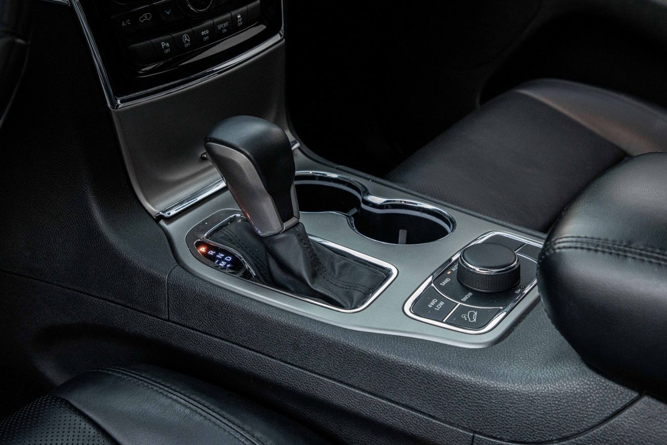 Jeep Grand Cherokee Grand Cherokee | 1,665 P.M | 0% Downpayment | Jeep Warranty | Full Agency History!