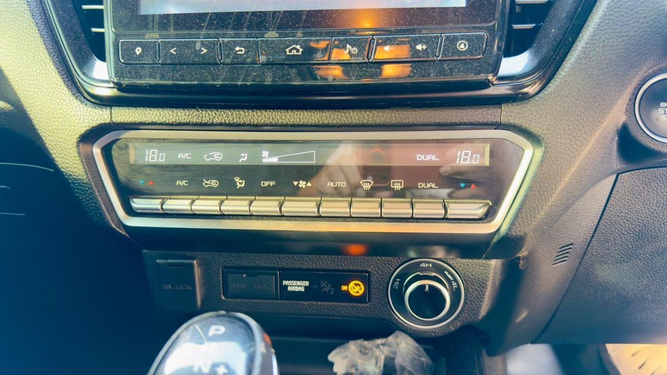 إيسوزو D ماكس X-TERRAIN | HEAVY OFF-ROAD FRONT BUMPER | PUSH START | REAR VIEW CAMERA | AT | 3.0L DIESEL | POWER S