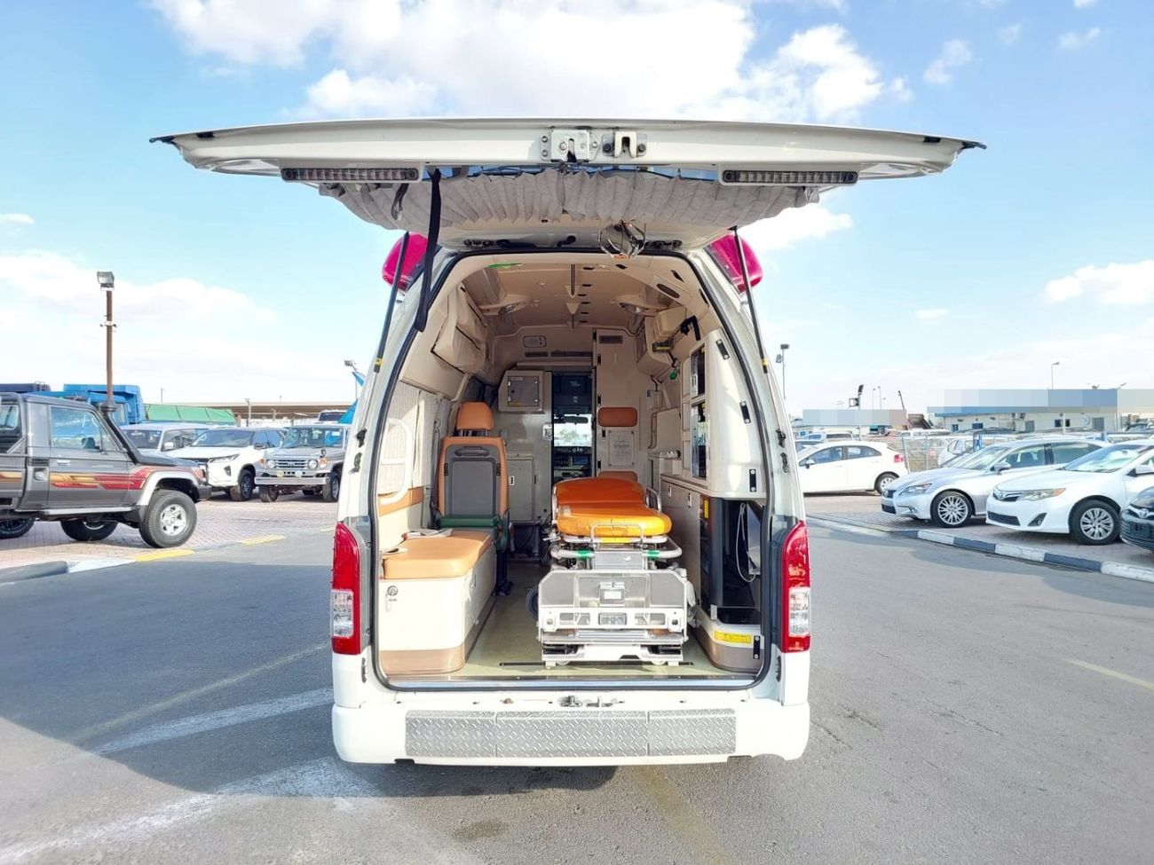 Toyota Hiace TOYOTA HIACE VAN RIGHT HAND DRIVE(PM14734)