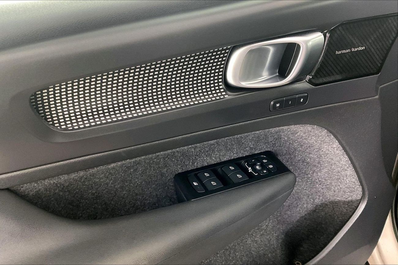 Volvo XC40 T4 R Design | Guaranteed Warranty | 0 Down Payment