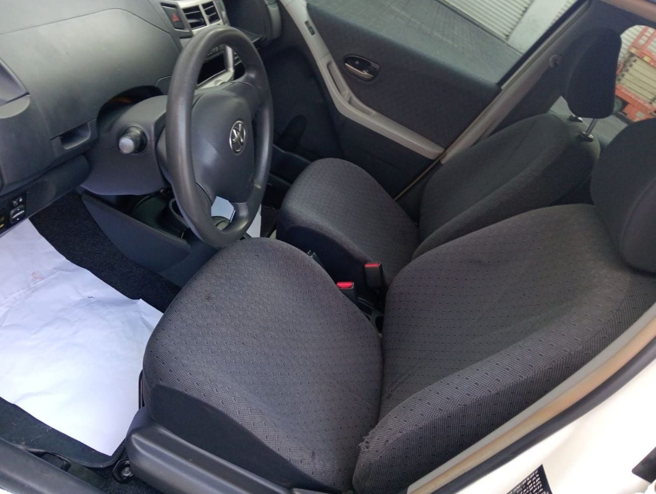 Toyota Yaris BASE