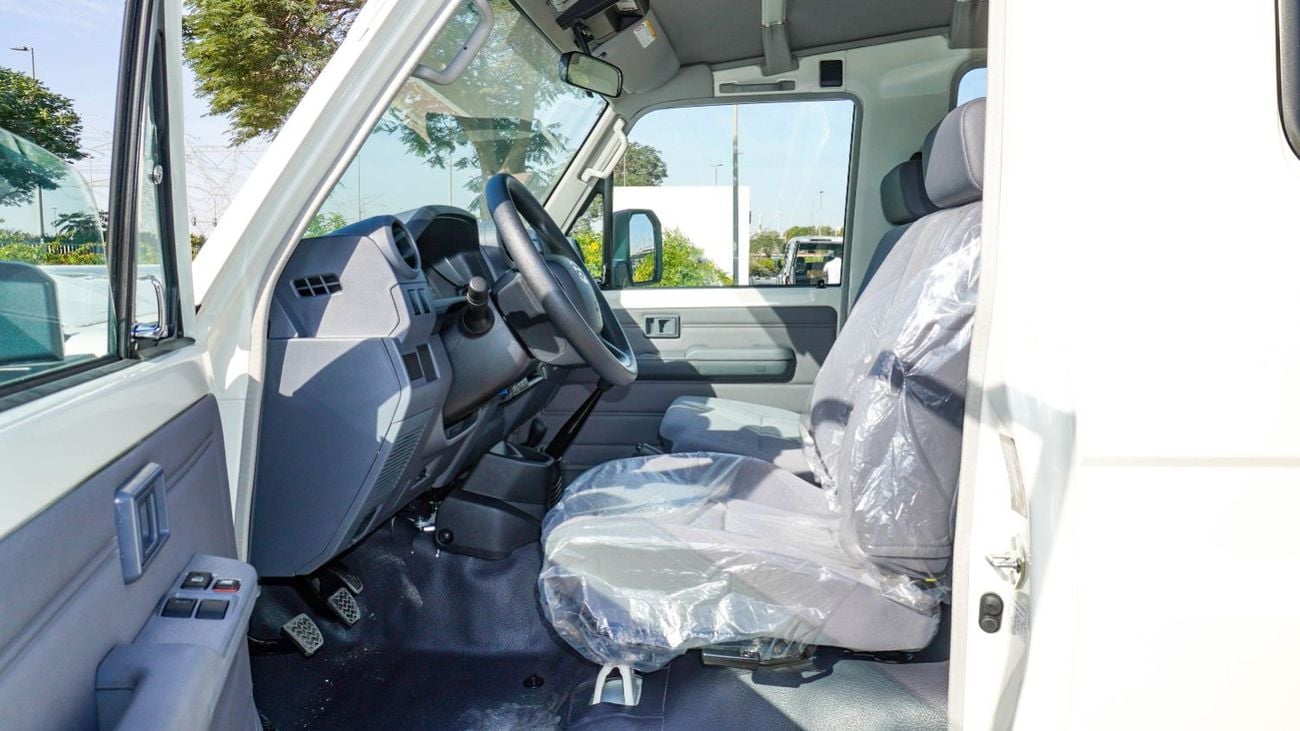 Toyota Land Cruiser 70 ECTAGR021 - 2025 Toyota LC78 3 Doors Hardtop - 4.0L Petrol Manual White