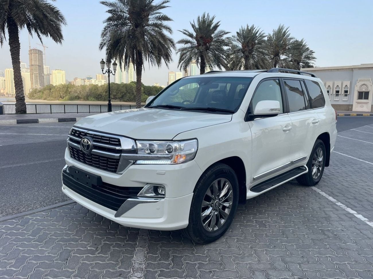 تويوتا لاند كروزر VXR Sahara 2021 Model RHD DIESEL ENGINE FULL OPTION