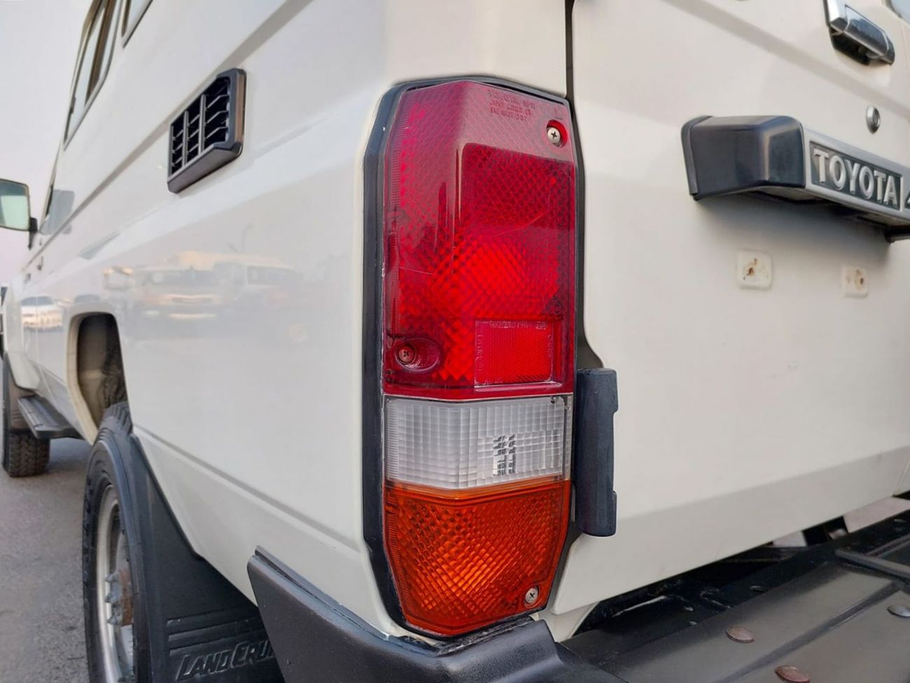 Toyota Land Cruiser TOYOTA LAND CRUISER SUV RHD 2017 MODEL 4.2 L DIESEL MANUAL(PM89627)