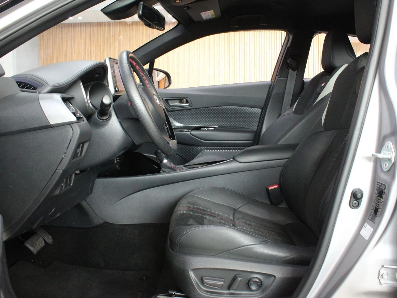 تويوتا CHR C-HR HYBRID