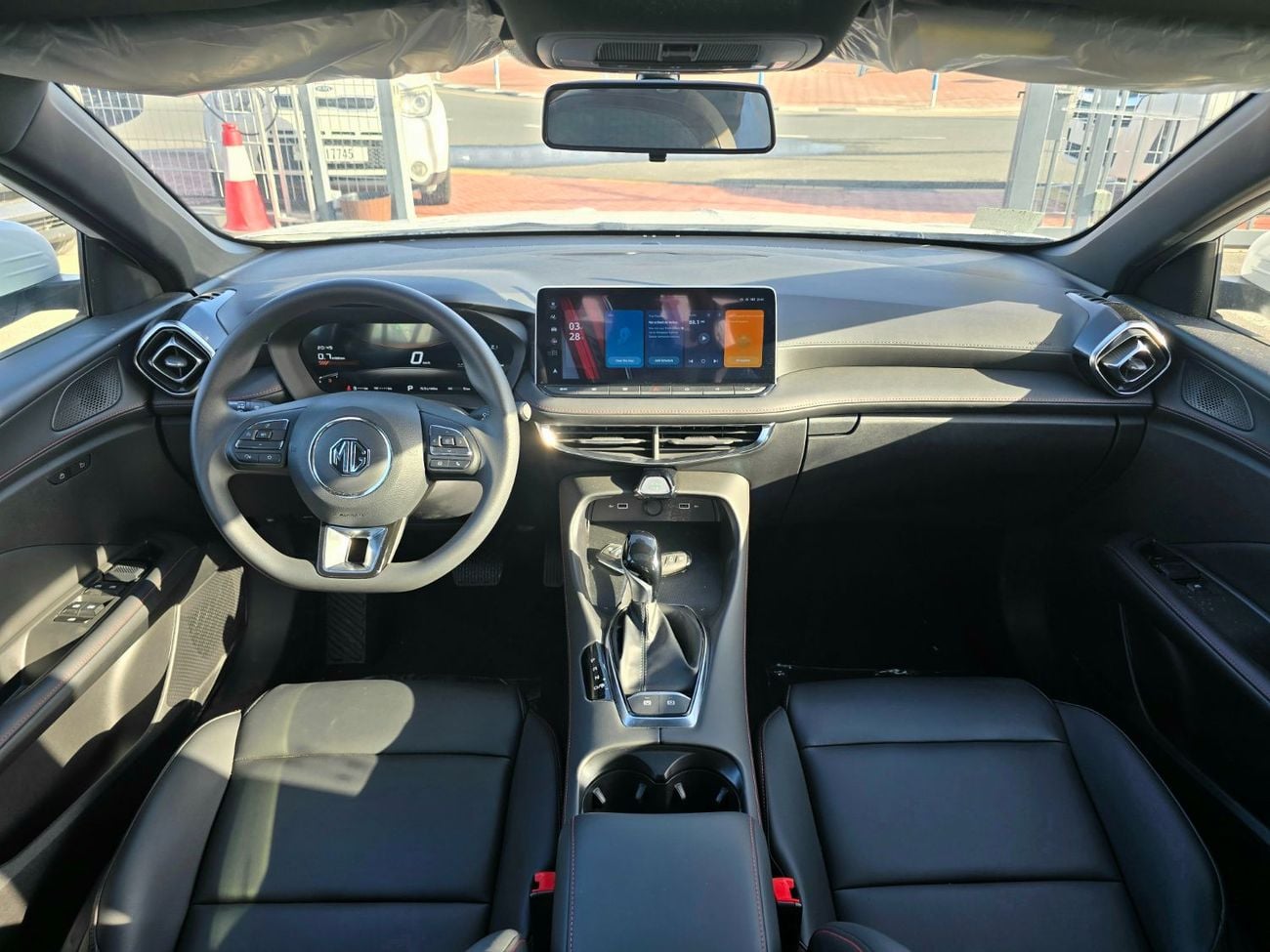 أم جي 5 MG 5 LUXURY 180DVVT  1.5L A/T FWD White Color 2025 Model