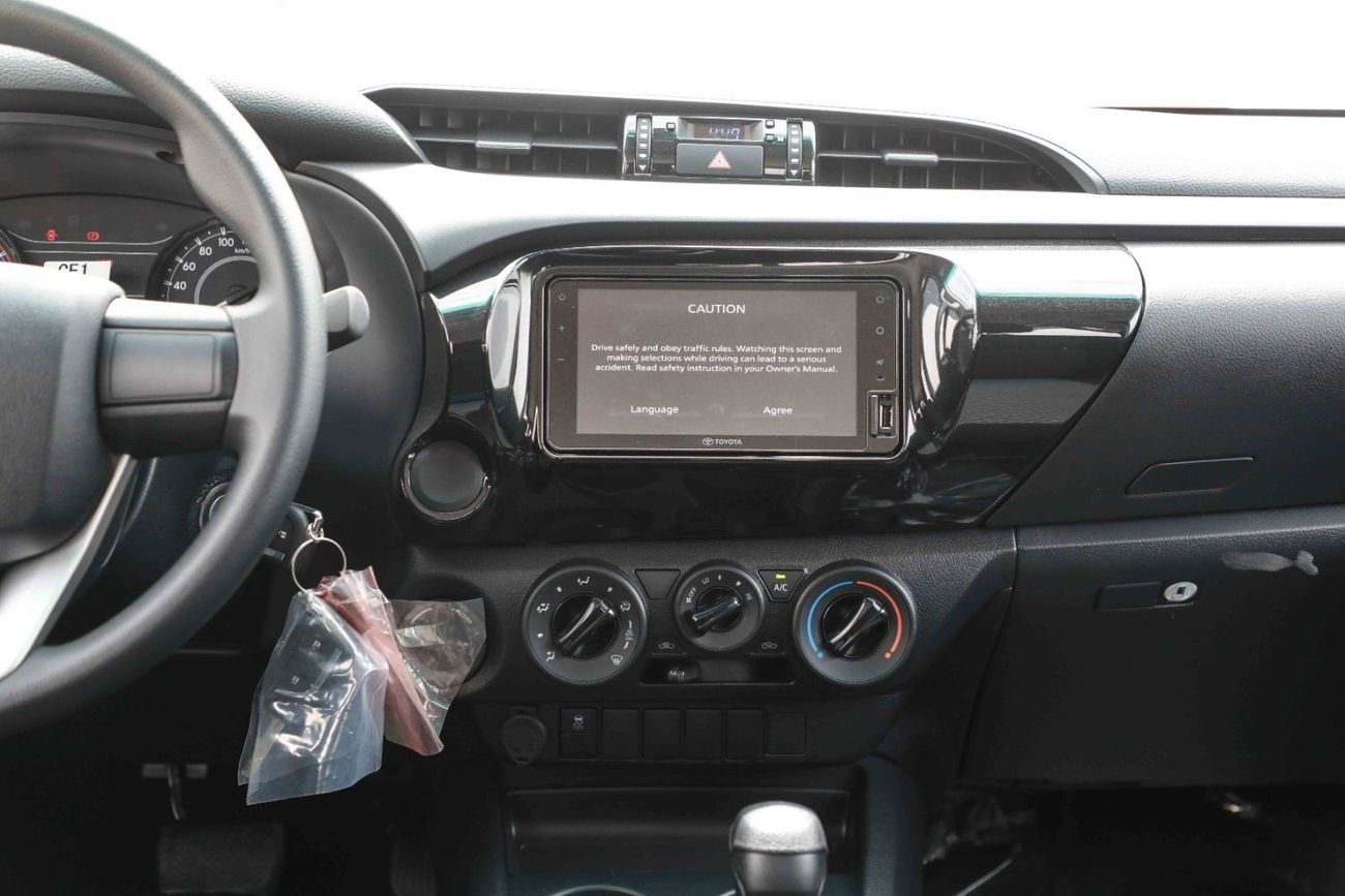 Toyota Hilux 2025 TOYOTA HILUX LOW 2.4 - PLATINUM WHITE PEARL inside BLACK | Export Only