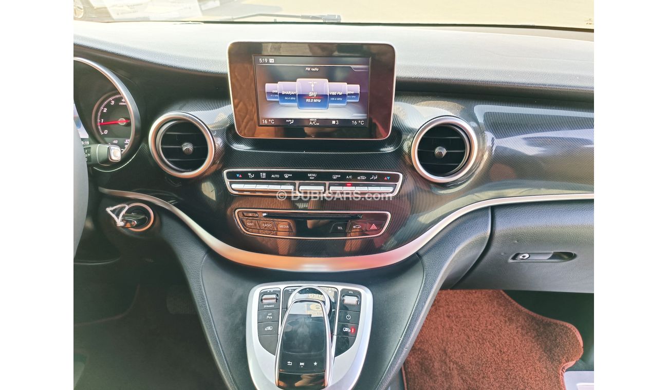 Mercedes-Benz V 250 VIANO  2.0L PETROL, I4 TURBO / FRONT POWER SEATS /  LEATHER SEATS (LOT # 33139)