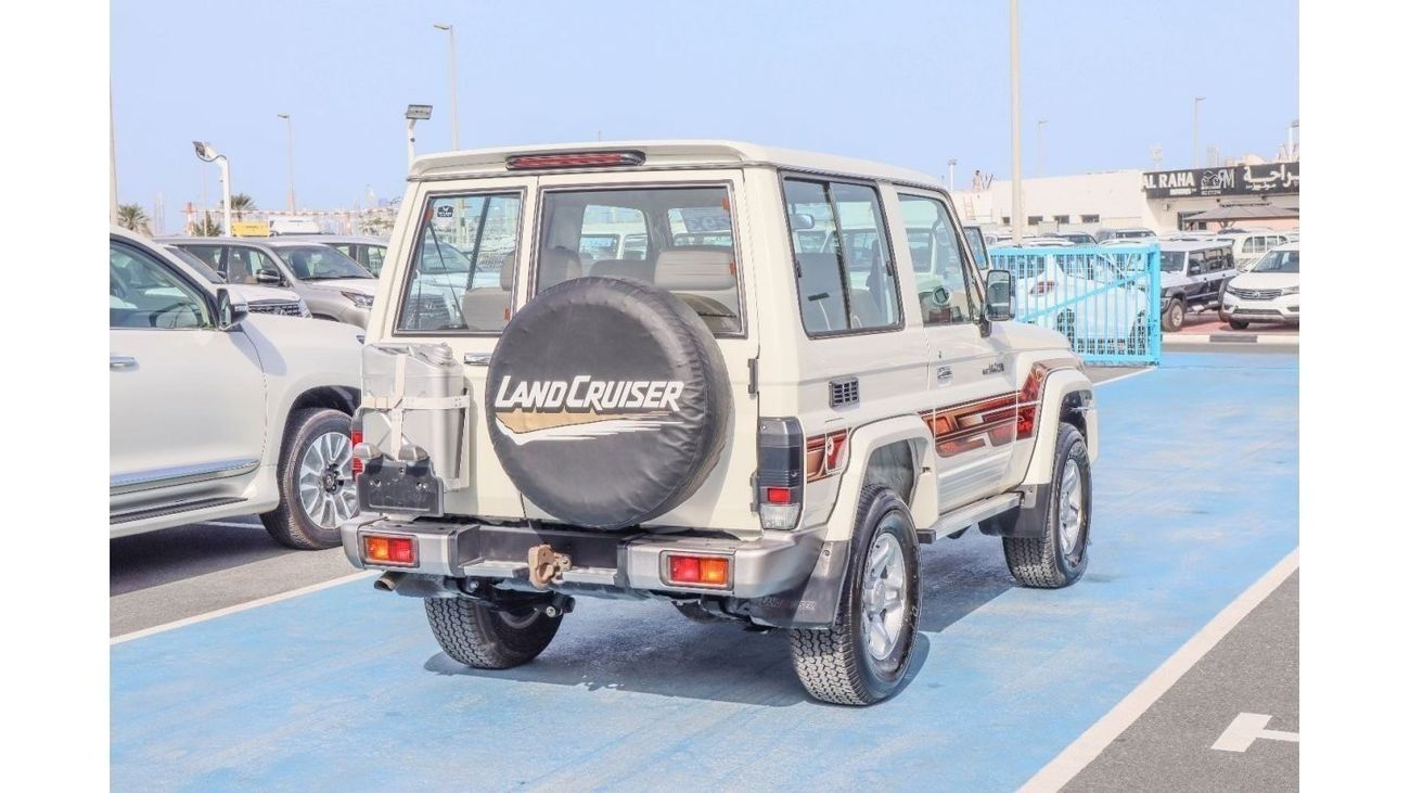 تويوتا لاند كروزر 70 2021 Toyota Land Cruiser 70 3Doors 4.0L Petrol  150000/-AED for local