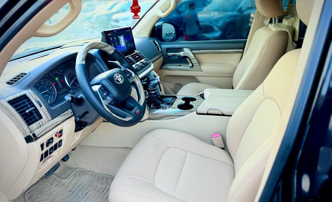 تويوتا لاند كروزر 2015 GXR V6 Facelift To 2024 Ship Exterior and Interior Both Upgrade Full Option