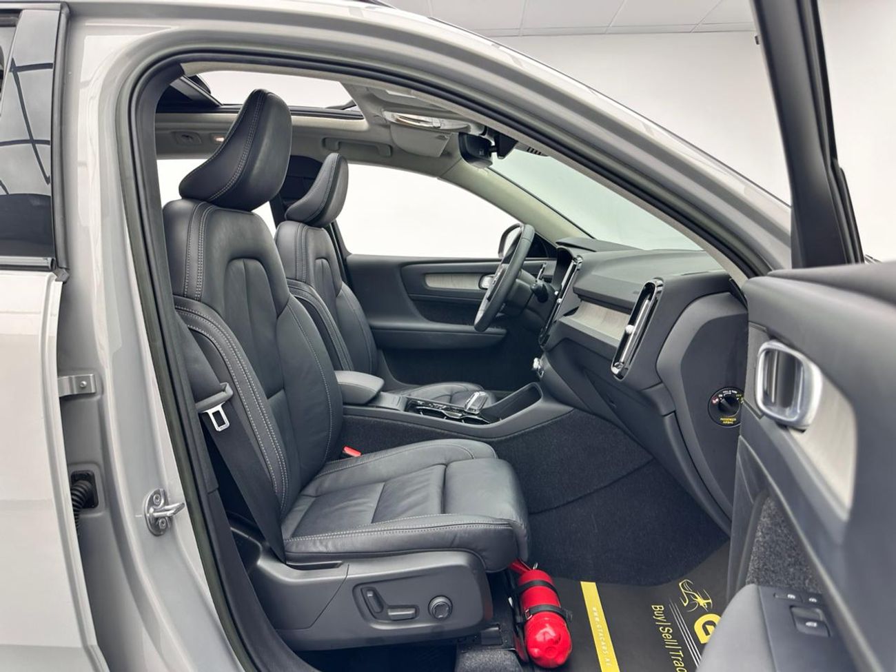 Volvo XC40 2023 Volvo XC40 B4 Ultimate Dark, 2028 Volvo Warranty, Volvo Full Service History, GCC