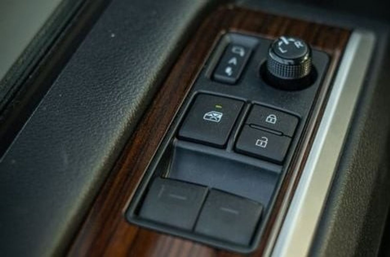 Toyota Granvia Premium V6 3.5L Petrol 2025YM