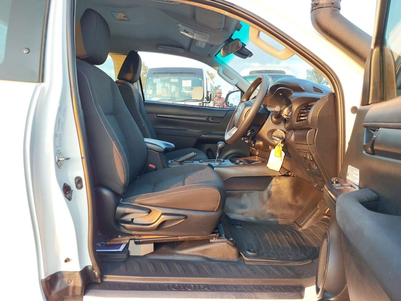 تويوتا هيلوكس TOYOTA HILUX PICKUP RHD 2022 MODEL 2.8 L DIESEL AUTOMATIC(PM73616)