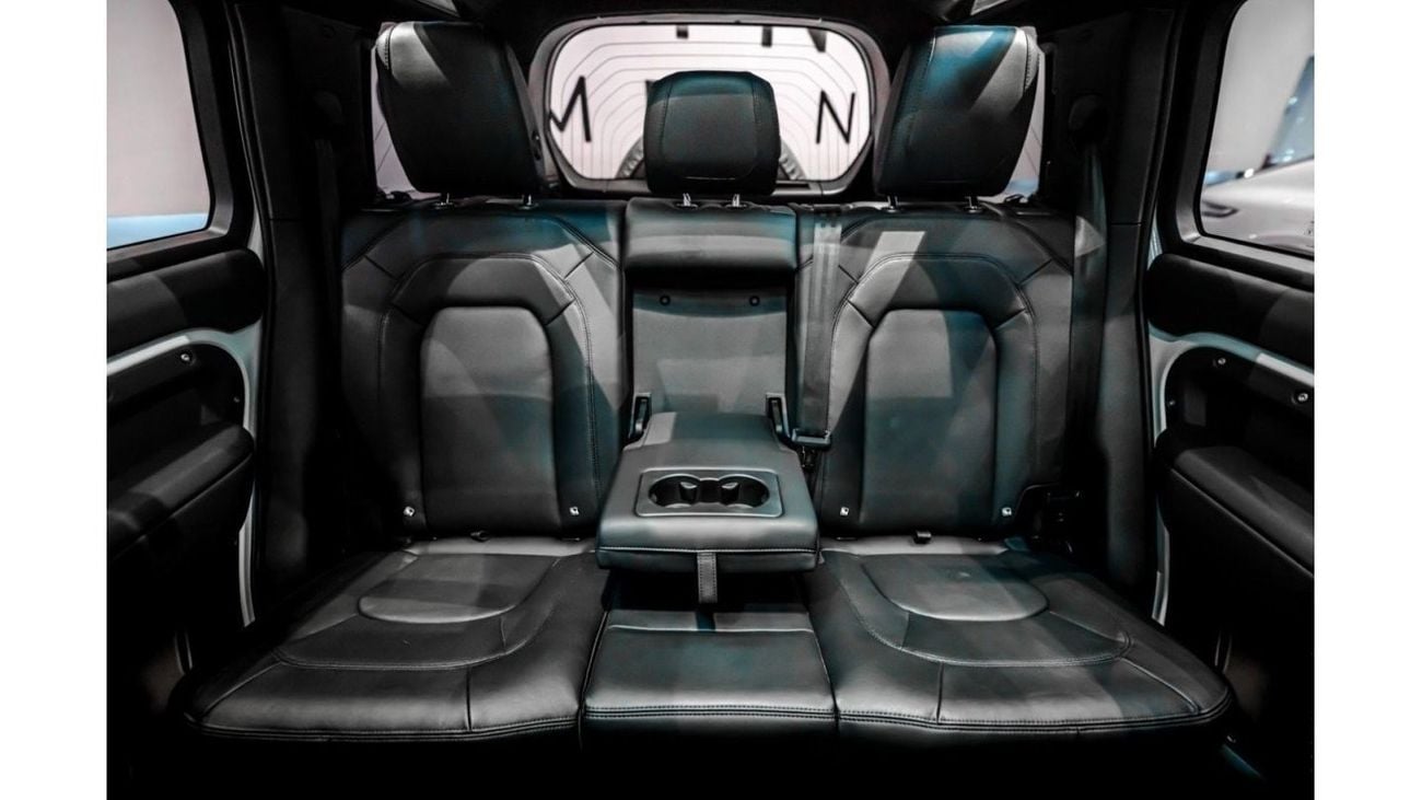 Land Rover Defender 2024 Land Rover Defender 110 P400 SE, 2028 Land Rover Edition, County Pack, Low KMs, GCC