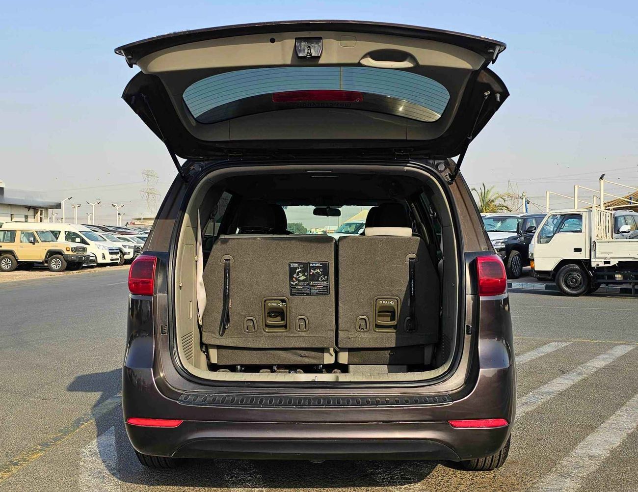 Kia Sedona LX / V6 / 3.3L / 7 SEATS / EXPORT ONLY / LOT# 31911
