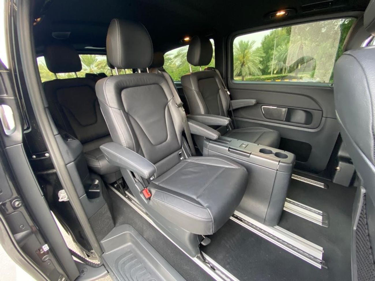 مرسيدس بنز V 300 Mercedes V-300 Desil V4 2022 Orginal Paint - Low Mileage - under warrnty Germany
