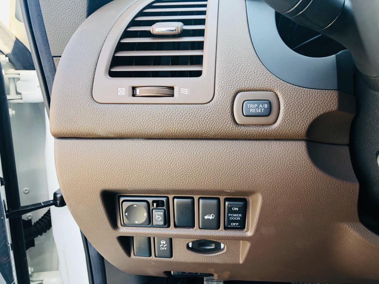 Infiniti Q70 3.7L ENGINE, FULL OPTION, POWER-MEMORY AND LEATHER SEATS, DVD&REAR CAMERA, PUSH START, CODE-IQX70