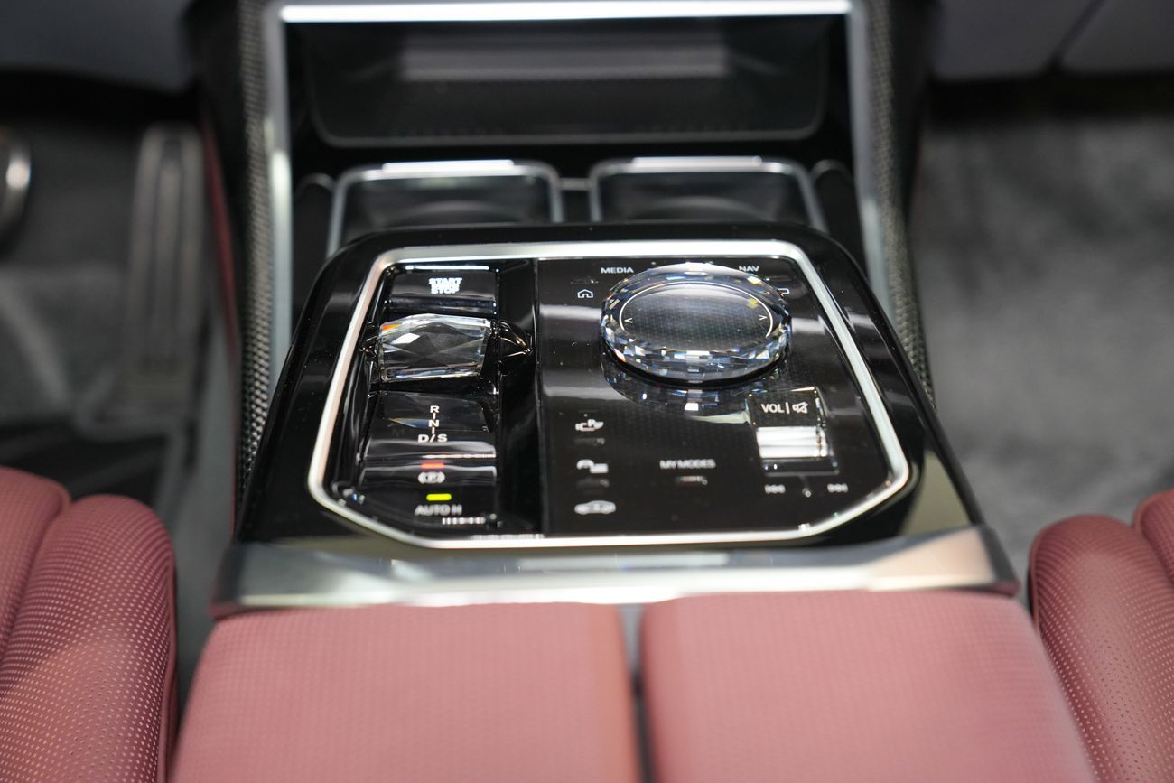 بي أم دبليو 760i XDrive